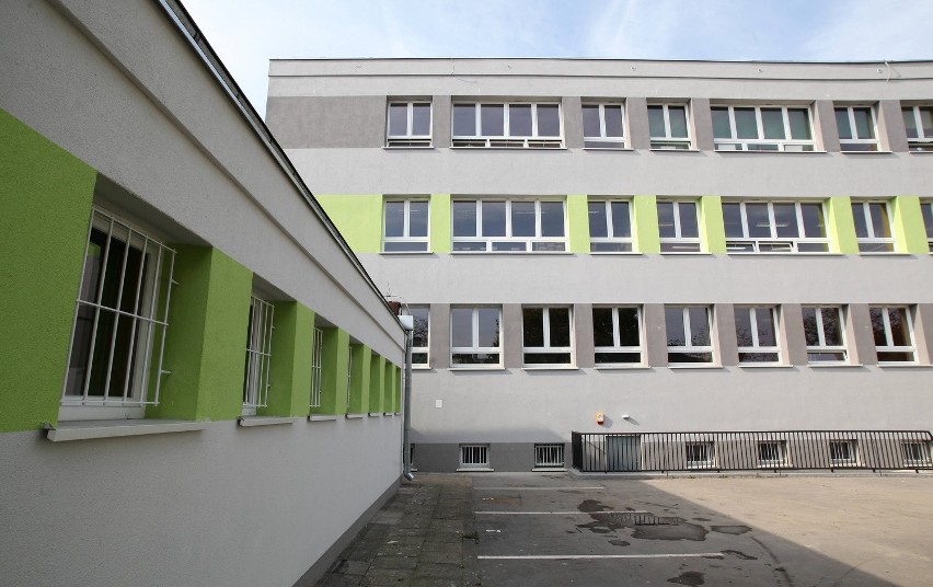 Modernizacja SP 169 w Łodzi. Dzięki remontowi, szkoła zaoszczędzi 120 tys. na ogrzewaniu [ZDJĘCIA]