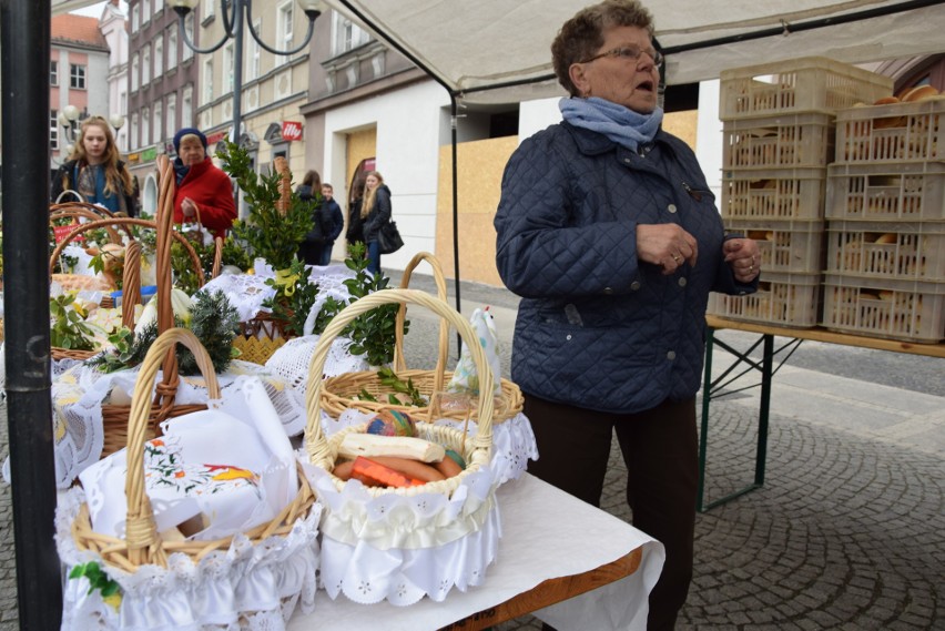 W Raciborzu poświęcono pokarmy i częstowano żurkiem