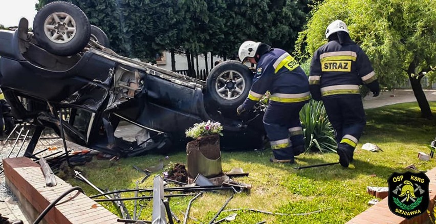 Groźnie wyglądający wypadek auta terenowego w Sieniawce pod...
