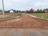 Prace drogowe w Niwach, w gminie Daleszyce, rozpoczęte. Ile kosztują? Kiedy drogi będą gotowe?