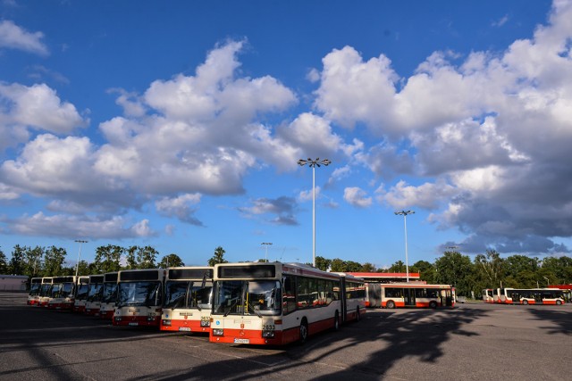 Od kilku tygodni opisujemy problemy z brakiem kierowców autobusów czy awariami tramwajów.