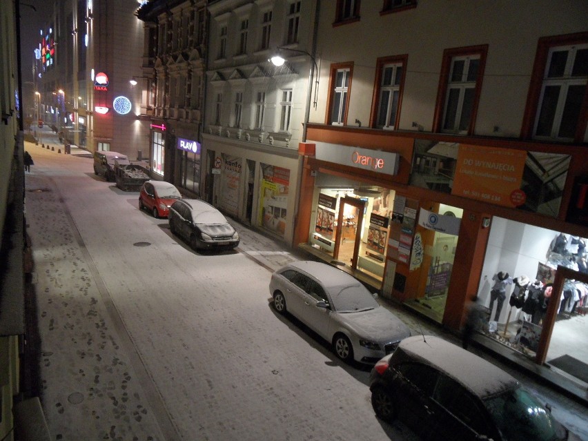 Atak zimy w regionie. Na Śląsku i w Zagłębiu pada śnieg [ŚNIEG W BYTOMIU ZDJĘCIA]