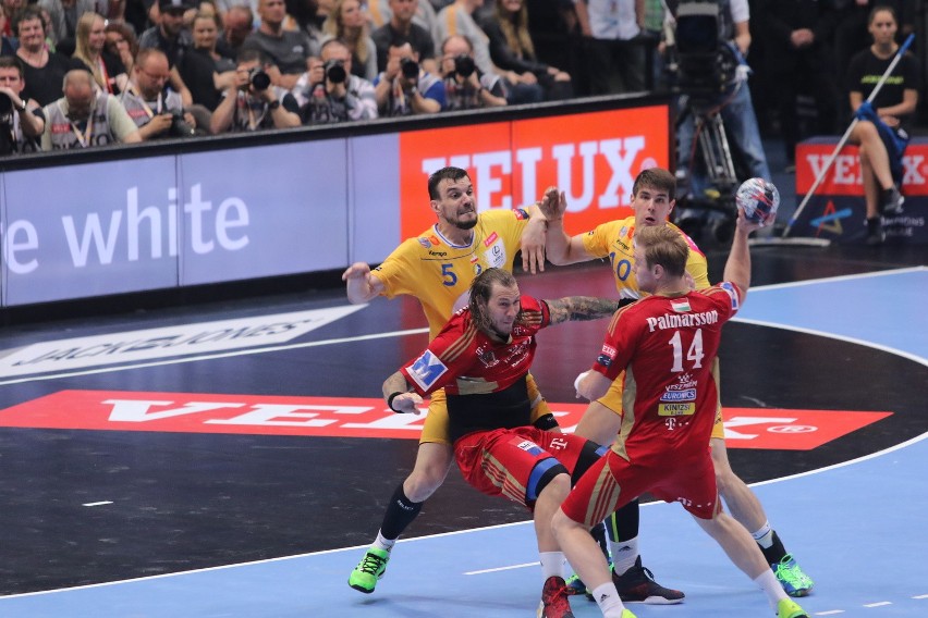 Vive Tauron Kielce po horrorze wygrał z Veszprem i zwyciężył w Lidze Mistrzów