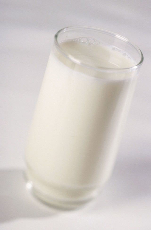 Inspektorzy PIH zakwestionowali osiem partii mleka i jego przetworów