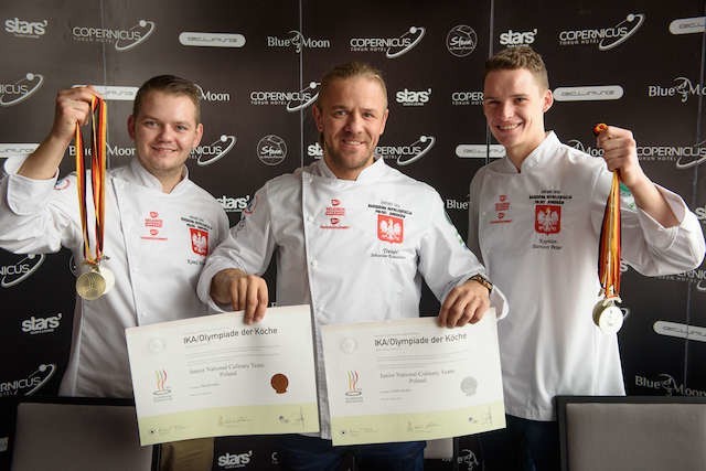 Na zdjęciu od lewej: Kamil Werewka, Sebastian Krauzowicz i Bartosz Peter oraz ich olimpijskie trofea