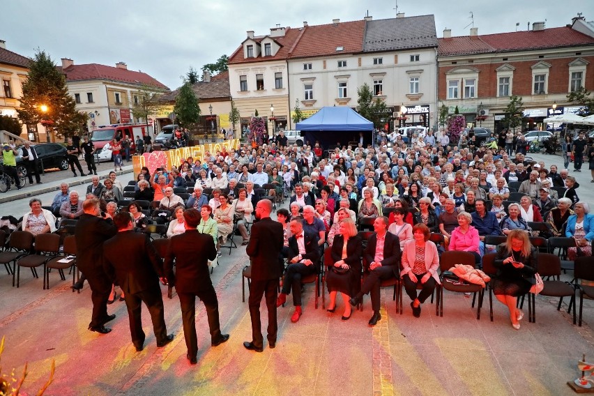 Znakomity koncert, zorganizowany na Rynku Górnym w Wieliczce...