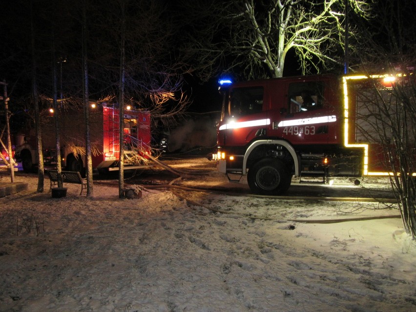 Pożar w Szynwałdzie zniszczył gospodarstwo strażaka.