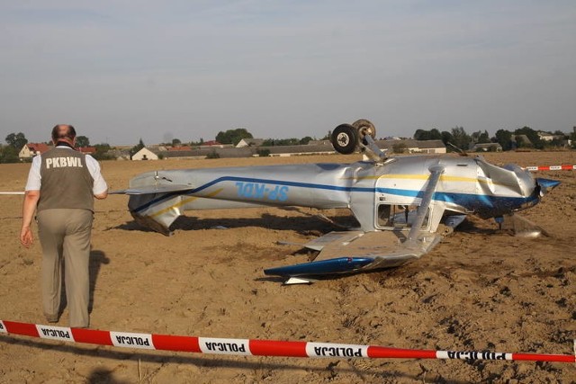 We wrześniu 2015 roku samolot treningowy Cessna 152 musiał awaryjnie lądować na polu w w Szczepankowie koło Łomży. Maszyna przewróciła się. O dużym szczęściu w nieszczęściu mogło mówić dwóch pilotów: kursant i instruktor z ośrodka szkolenia lotniczego spod Ostrowi Mazowieckiej. 24-letni instruktor z Ostrołęki i 20-letni kursant z Wysokiego Mazowieckiego wyszli cało z naprawdę brutalnego przyziemienia. Samolot lądował bowiem awaryjnie - jak wstępnie podaje policja - z powodu zepsutego silnika. Niestety, trafił na miękkie podłoże (zaorane pole).Przednie koło wbiło się w ziemię i odpadło, samolot przekoziołkował kilka metrów dalej. Dosłownie wylądował do góry kołami. Piloci jednak nie wymagali hospitalizacji.