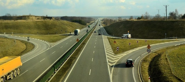 Obwodnica Białobrzegów, gdzie już niedlugo będzie działa odcinkowy pomiar prędkości.