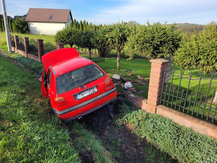 Kobieta i mężczyzna ranni w wypadku pod Buskiem. Zobacz zdjęcia 