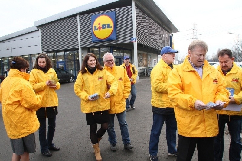 Protest przed Lidlem w obronie praw pracowników. Luty bez zakupów, 1 marca – protest groszowy