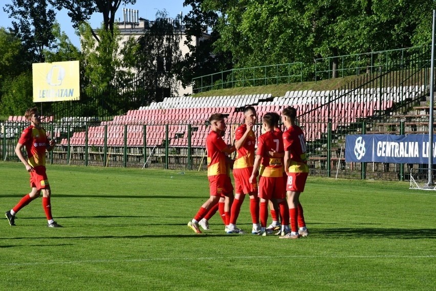 Grała Hummel 4. Liga. Kołyska dla dziecka Krzysztofa Kiercza. Hat tricki Doriana Buczka, Kacpra Wiechy, Patryka Kwietnia