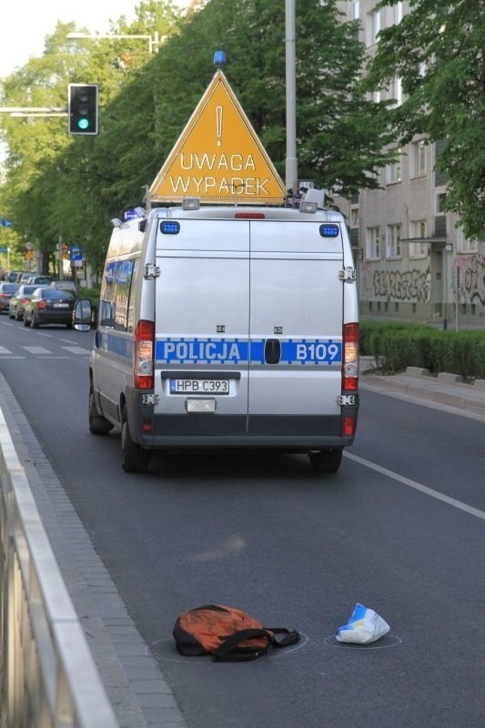 Wypadek na Curie-Skłodowskiej, Potrącenie pieszej....