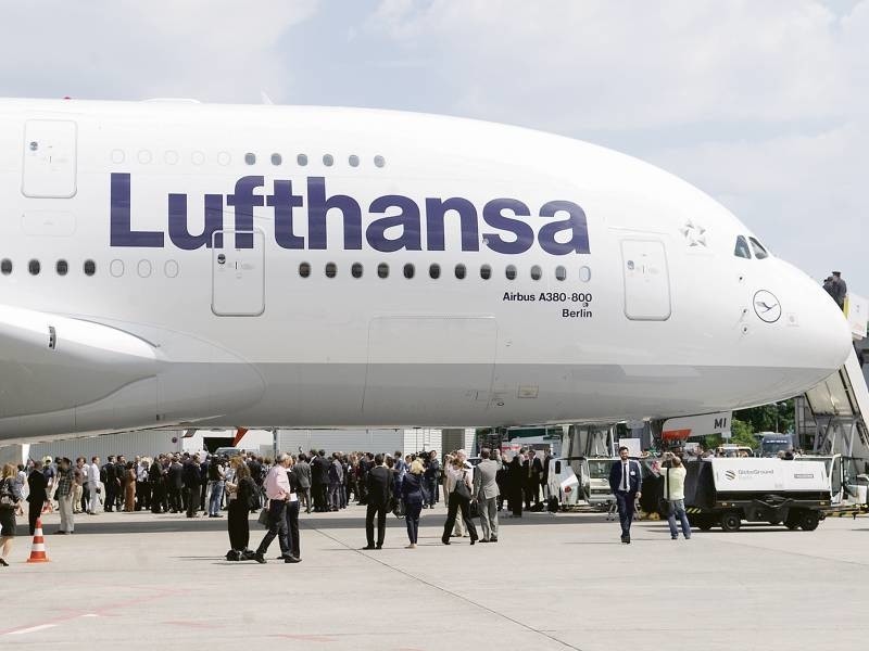 A380-800 mieści 555 osób przy podziale na trzy klasy lub...