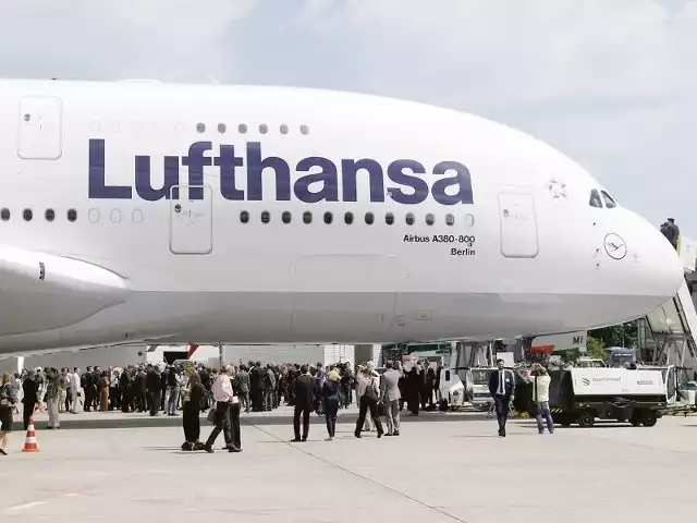 A380-800 mieści 555 osób przy podziale na trzy klasy lub nawet 853 przy tylko jednej klasie ekonomicznej...