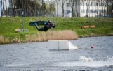 Kask, deska, pianka i... jazda! Czas rozpocząć sezon na wake’a. WakePark Koszalin już działa!