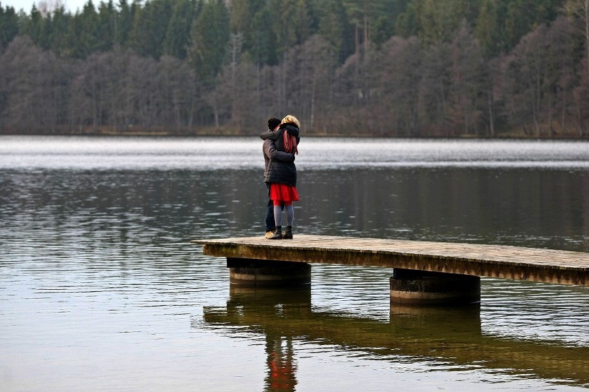 Świąteczny spacer na Kaszubach (jezioro Zawiad)