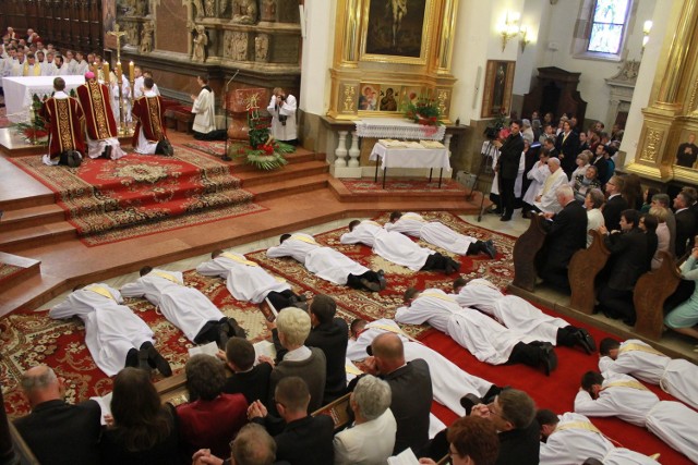 Diecezja tarnowska bryluje w Polsce pod względem liczby powołań kapłańskich. Jutro święcenia przyjmie 23 nowych księży