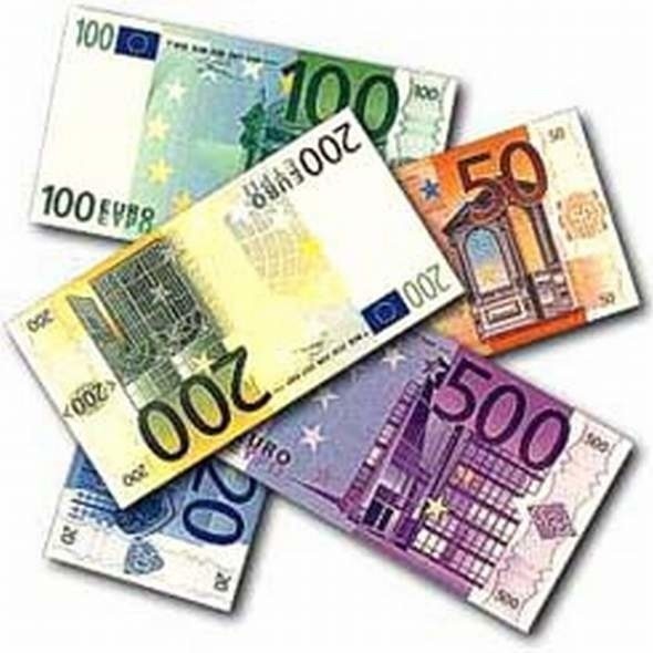 Niektóre banki pozwalają na spłatę kredytu w walucie obcej, na przykład we frankach szwajcarskich czy euro.