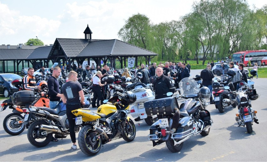 Majowa Kropla Życia 14 maja w Baranowie Sandomierskim. Motocykliści zachęcają do oddania krwi i wsparcia zbiórki na leczenie Kubusia Flisa 