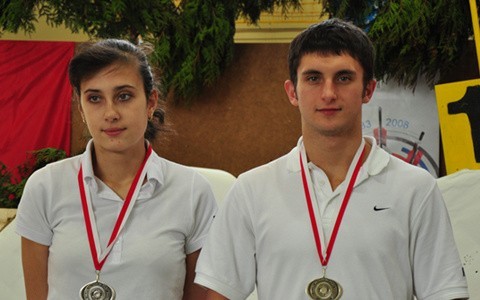 Joanna Gorczyca (z lewej) w parze z klubowym kolegom, Bartłomiejem Buczmą (obok) wywalczyła "srebro&#8221; mistrzostw Polski juniorów