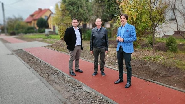 Nowy chodnik powstał na odcinku 320 metrów przy ulicy Osiedlowej w Ryczywole.