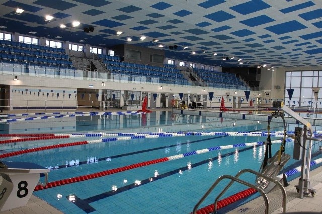 Na dużym basenie krytej pływalni w Oświęcimiu doszło do tragicznego zdarzenia. Podczas pływania zasłabł 51-letni mężczyzna