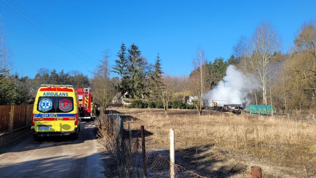 W Linarczyku w gminie Grudziądz spłonął warsztaty z wyposażeniem. W środku znajdował się samochód, który także został strawiony przez ogień.