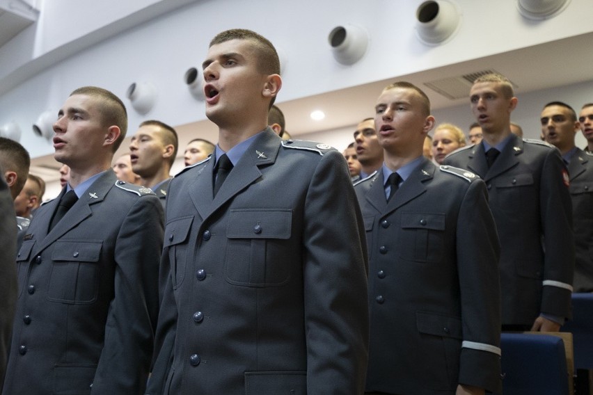 Inauguracja roku akademickiego w “Szkole Orląt” w Dęblinie. Kolejne pokolenie lotników rozpoczęło naukę (ZDJĘCIA)