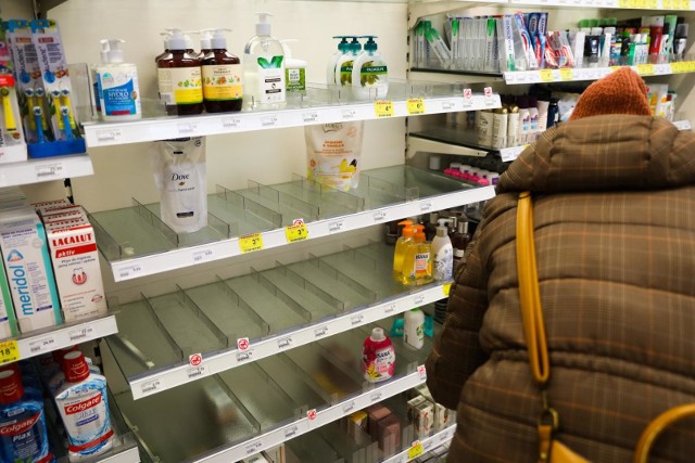 Drogerie w Polsce wprowadzają limity na zakupy. Rossmann wprowadza ograniczenia na zakup m.in. mydła czy papieru toaletowego.