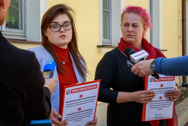 Działaczki podlaskiej Partii Razem i Ogólnopolskiego Strajku Kobiet mówiły w czwartek w Białymstoku o założeniach projektu obywatelskiej ustawy, która dotyczy finansowania Kościołów i związków wyznaniowych