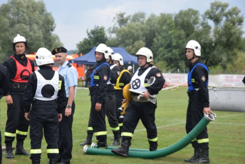 Bosutów i Poskwitów to najlepsze drużyny strażackie w powiecie krakowskim. Zawody sportowo-pożarnicze [ZDJĘCIA]