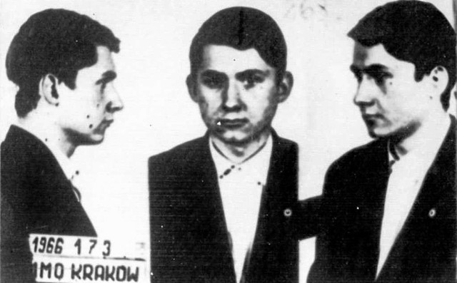 Wampir z Krakowa tuż po zatrzymaniu przez milicję. Mieszkańcy odetchnęli z ulgą, po czym zażądali dla niego kary śmierci