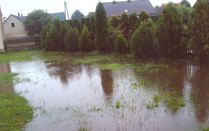- Ludzie zasypali rowy i teraz po deszczu mój dom zalewa...