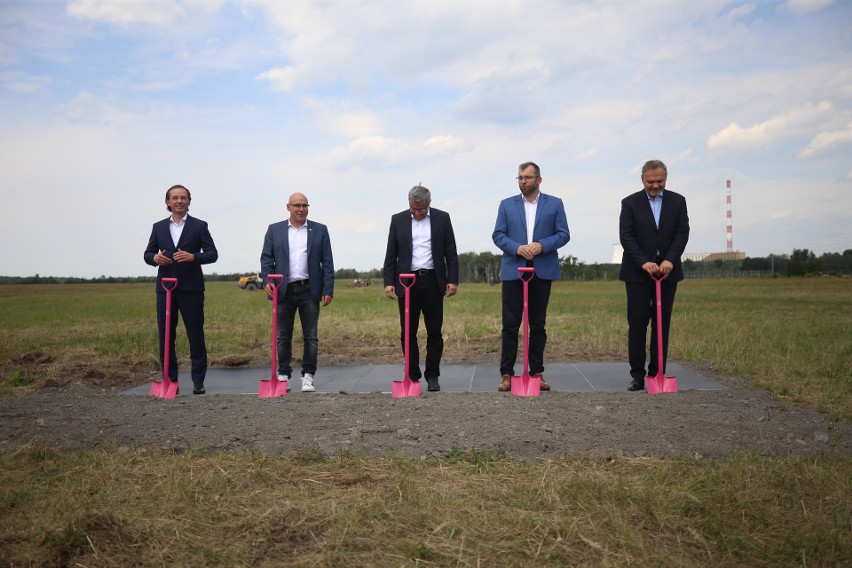 Tauron inwestuje w zieloną energię. W Mysłowicach rozpoczęto budowę największej elektrowni fotowoltaicznej w Polsce 