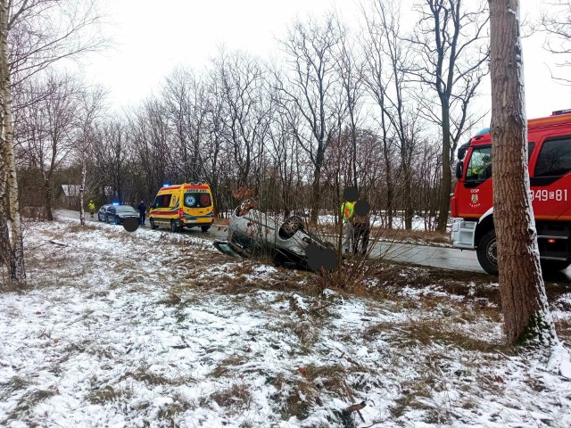 W wyniku wypadku, do którego doszło w sobotę, 25 listopada, w miejscowości Zarośle Cienkie, poszkodowana została jedna osoba.