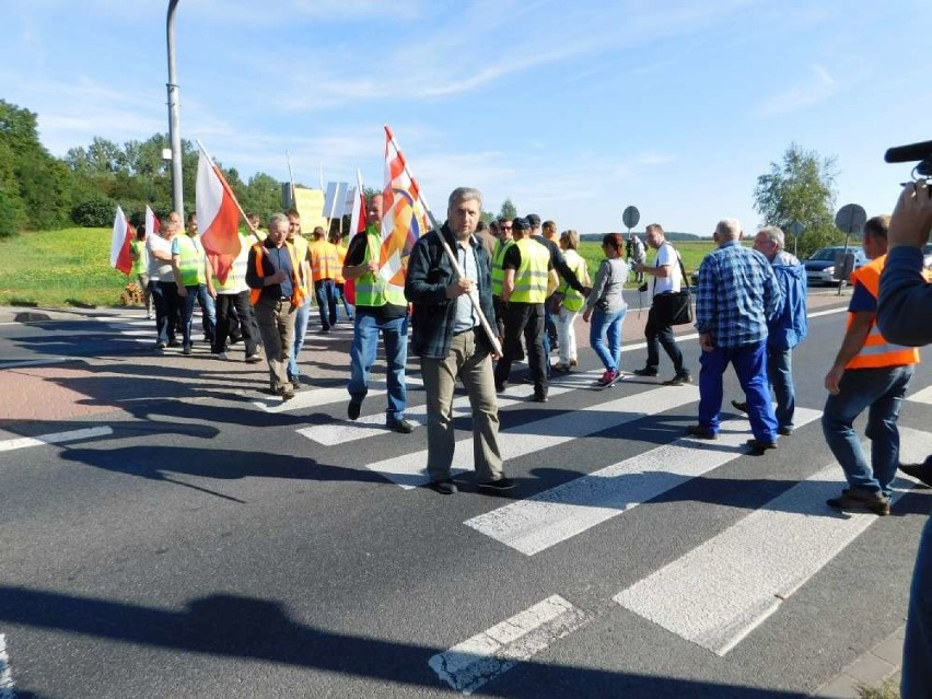 Piła: Rolnicy zablokowali drogę