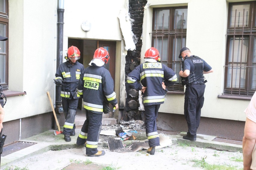 Pożar ściany budynku przy placu Staszica