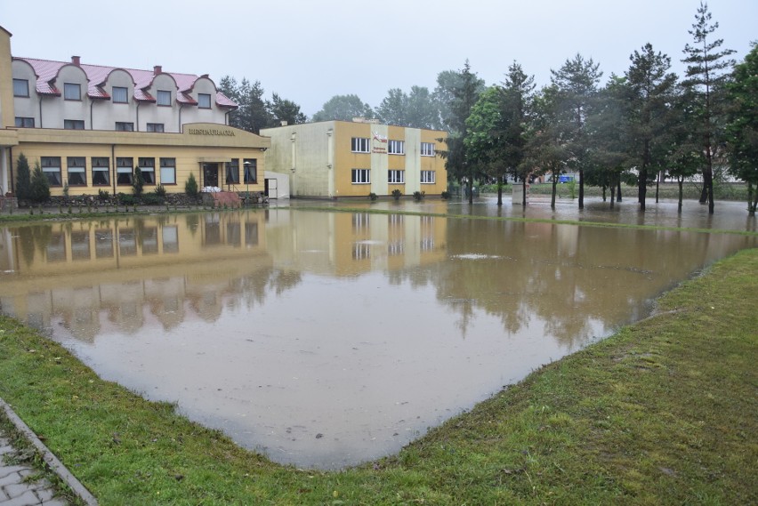 Powódź na Powiślu dąbrowskim. Ewakuowani mieszkańcy, zalane domy i nieprzejezdne drogi