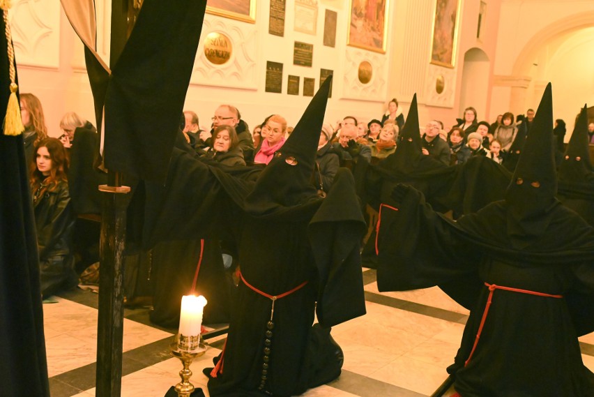 Świeckie zrzeszenie religijne Arcybractwo Męki Pańskiej,...