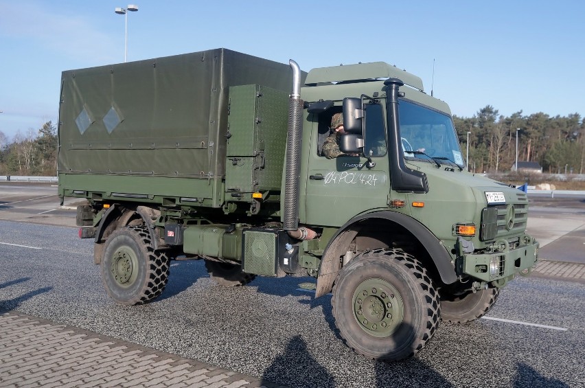 Kolumna Bundeswehry wjechała do Polski. Jadą na poligon drawski