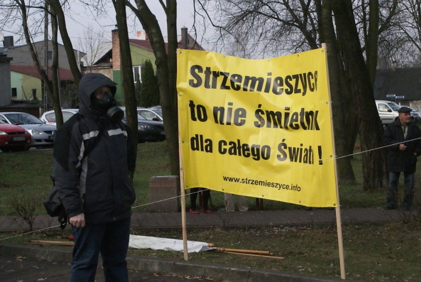 Mieszkańcy Strzemieszyc protestowali przeciwko odpadom...