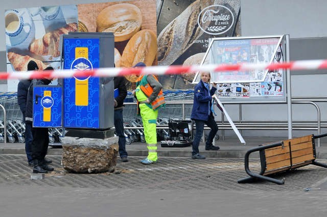 Z tym bankomatem w Osielsku złodzieje sobie nie poradzili, godzinę później podobne urządzenie zniknęło w Nowem