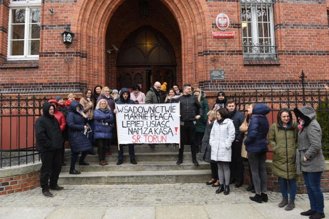 Dzisiejszy (wtorek, 5.03) protest pracowników cywilnych sądów i prokuratur w Toruniu