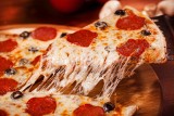 Dziś Międzynarodowy Dzień Pizzy.  Najpopularniejsza capricciosa, ulubiony dodatek - pieczarki