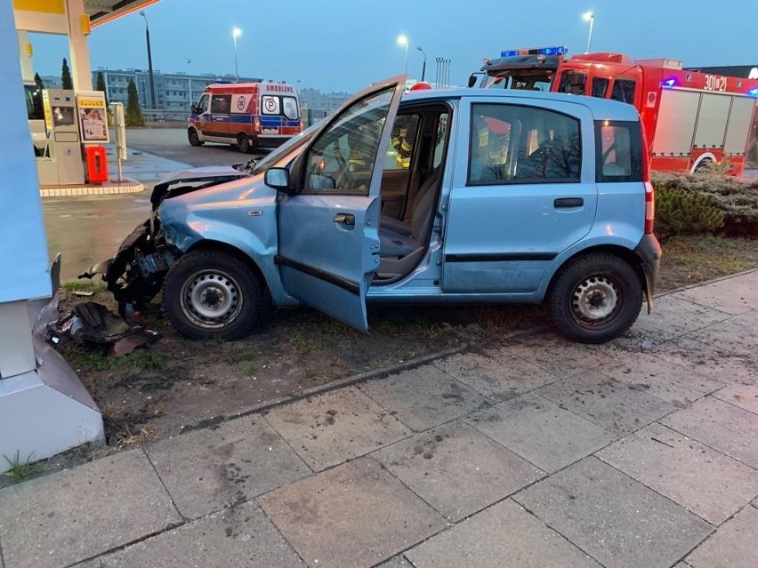 Wypadek na Ozimskiej w Opolu. Ford uderzył w fiata, jedna osba trafiła do szpitala