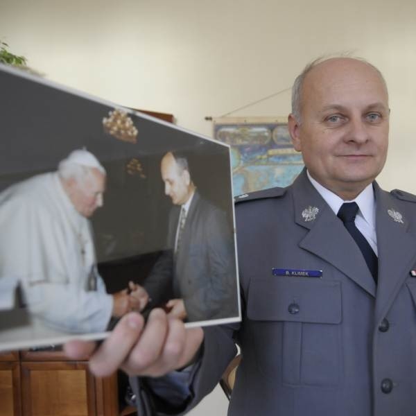 To zdjęcie to cenna pamiątka. Papież dziękuje gen. Klimkowi za pomoc i ochronę.