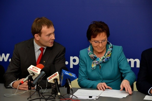 W konferencji uczestniczyli między innymi marszałek sejmu mi Ewa Kopacz oraz Tomasz Nita, prezes Fabryki Broni w Radomiu.