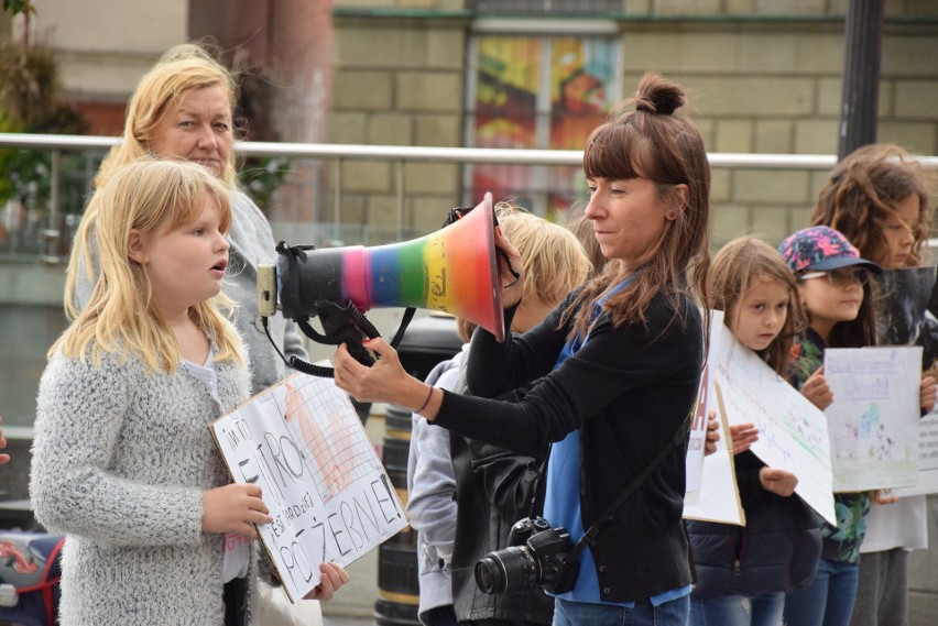 Koszmarny los zwierząt hodowlanych. Happening na bielskiej ul. 11 Listopada ZDJĘCIA