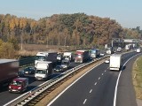 Autostrada A4 w Kleszczowie zablokowana. Korek ma 3 km. Drogowcy zajęli pas ruchu w kierunku Katowic